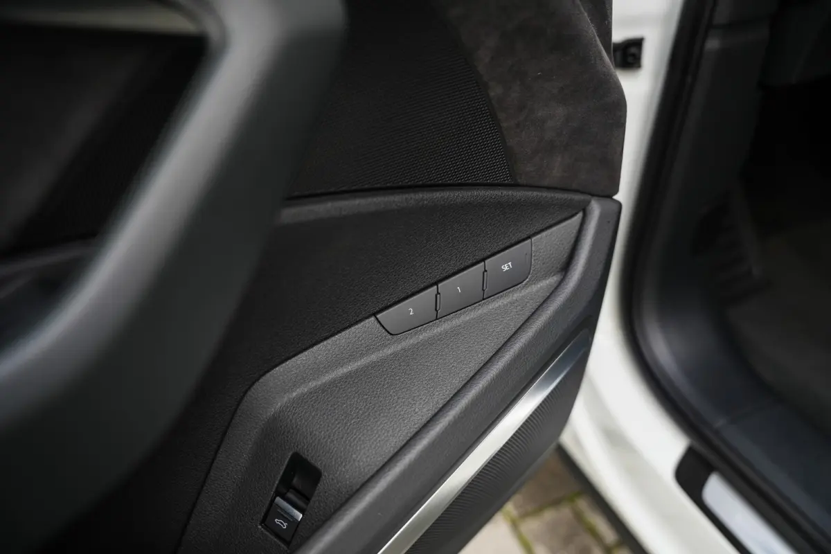 55 Quattro 95 kWh 408 pk Advanced Pro Line Plus S-Line / Marge-Auto/ Pano-Dak/ B&O/ HUD/ Matrix-LED/ ACC/ 360-camera/ Keyless/ Memory/ 21'' LMV