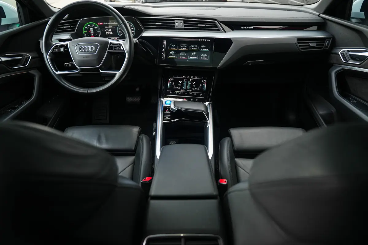 55 Quattro 95 kWh 408 pk Advanced Pro Line Plus S-Line / Marge-Auto/ Pano-Dak/ B&O/ HUD/ Matrix-LED/ ACC/ 360-camera/ Keyless/ Memory/ 21'' LMV