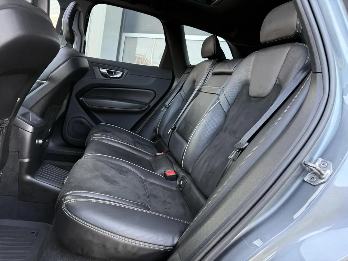 2.0 T8 Twin Engine AWD R-Design | Lucht Vering | Full LED | Alcantara/Leder | 360 Camera | Panorama | Trekhaak | CarPlay | Adaptive Cruise