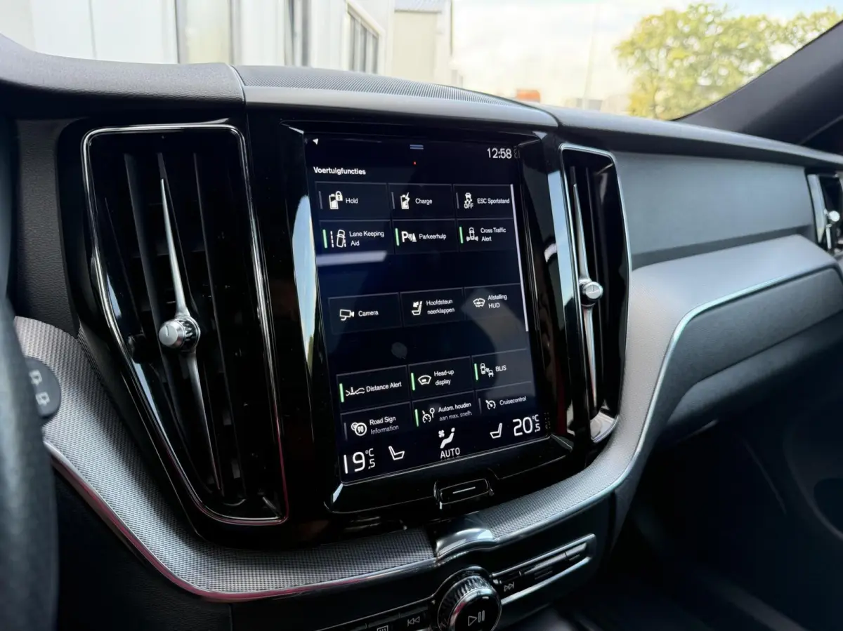 2.0 T8 Twin Engine AWD R-Design | Lucht Vering | Full LED | Alcantara/Leder | 360 Camera | Panorama | Trekhaak | CarPlay | Adaptive Cruise