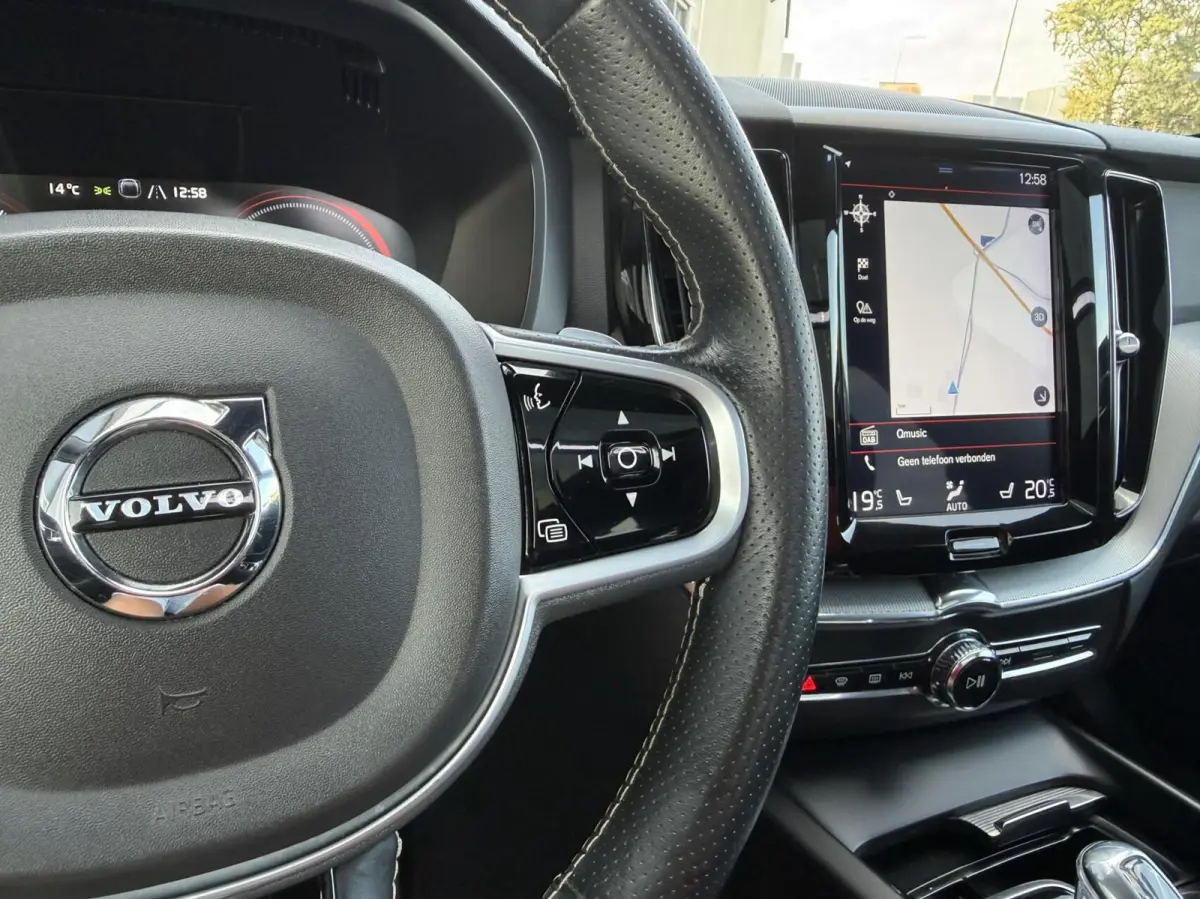 2.0 T8 Twin Engine AWD R-Design | Lucht Vering | Full LED | Alcantara/Leder | 360 Camera | Panorama | Trekhaak | CarPlay | Adaptive Cruise