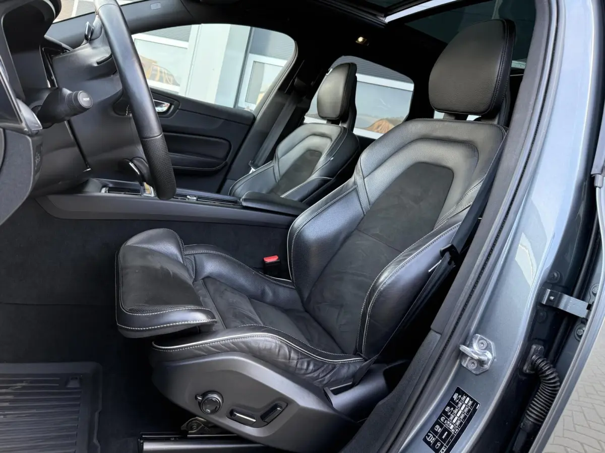 2.0 T8 Twin Engine AWD R-Design | Lucht Vering | Full LED | Alcantara/Leder | 360 Camera | Panorama | Trekhaak | CarPlay | Adaptive Cruise