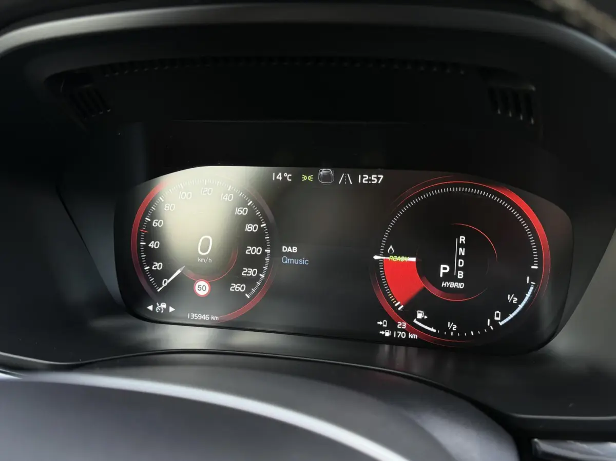 2.0 T8 Twin Engine AWD R-Design | Lucht Vering | Full LED | Alcantara/Leder | 360 Camera | Panorama | Trekhaak | CarPlay | Adaptive Cruise