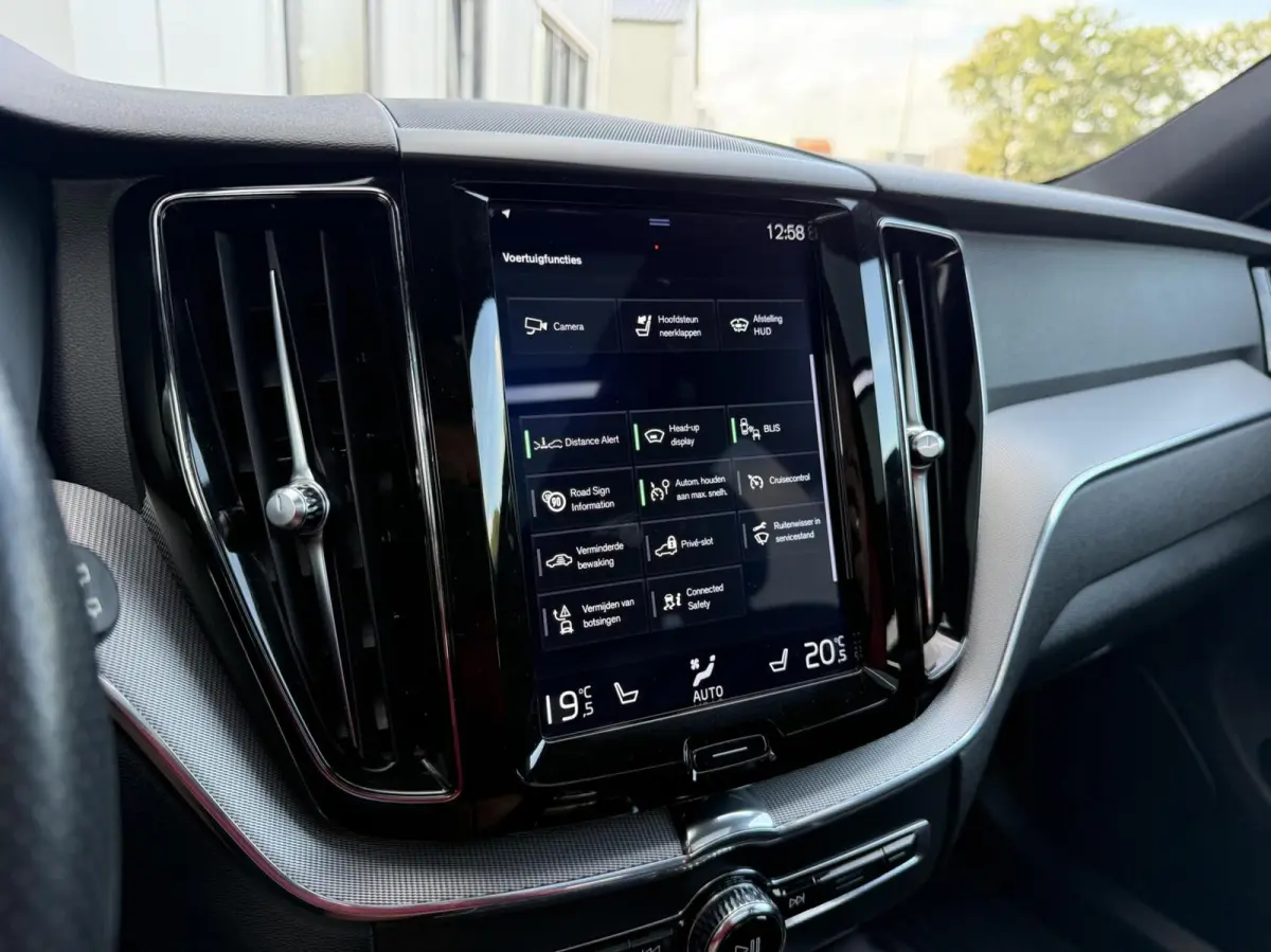2.0 T8 Twin Engine AWD R-Design | Lucht Vering | Full LED | Alcantara/Leder | 360 Camera | Panorama | Trekhaak | CarPlay | Adaptive Cruise