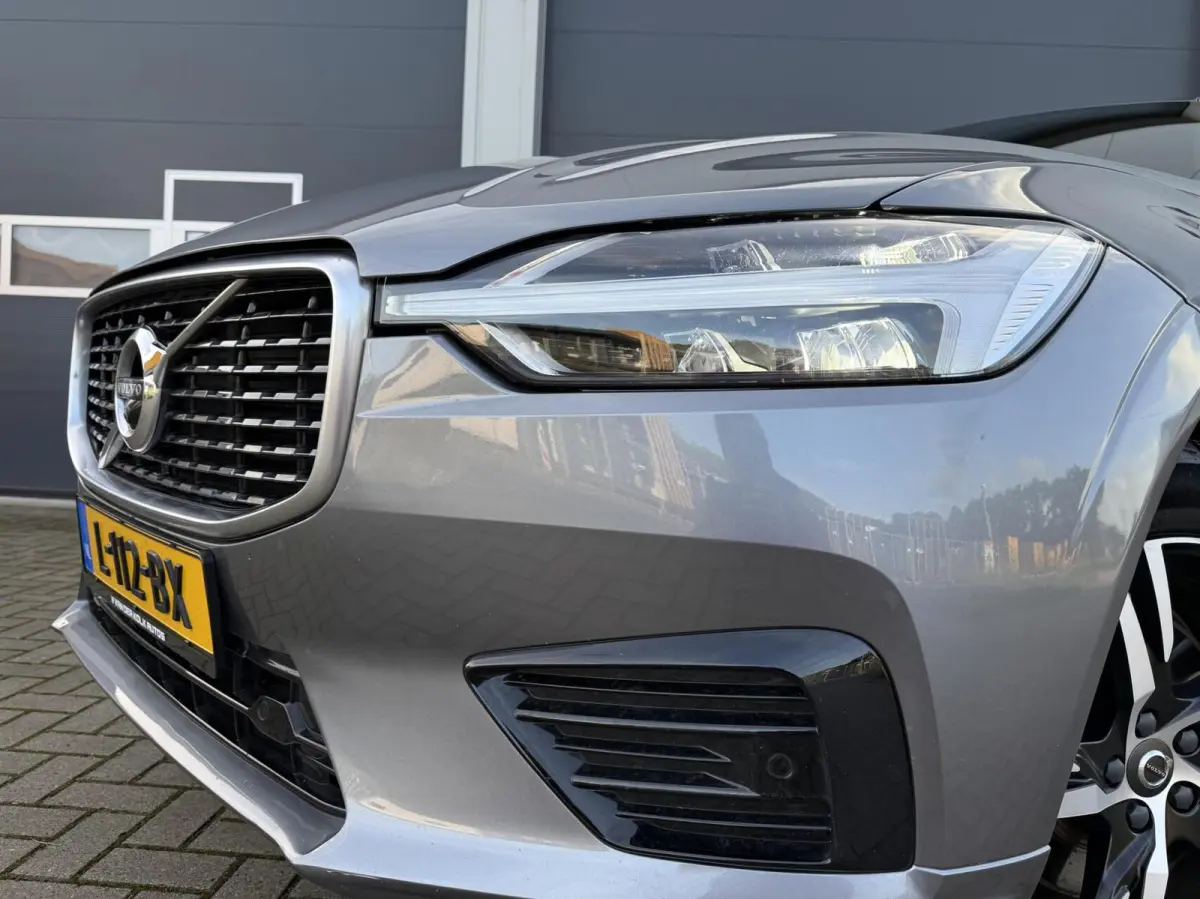 2.0 T8 Twin Engine AWD R-Design | Lucht Vering | Full LED | Alcantara/Leder | 360 Camera | Panorama | Trekhaak | CarPlay | Adaptive Cruise
