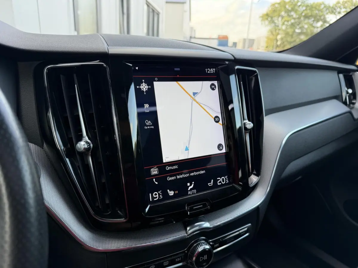 2.0 T8 Twin Engine AWD R-Design | Lucht Vering | Full LED | Alcantara/Leder | 360 Camera | Panorama | Trekhaak | CarPlay | Adaptive Cruise