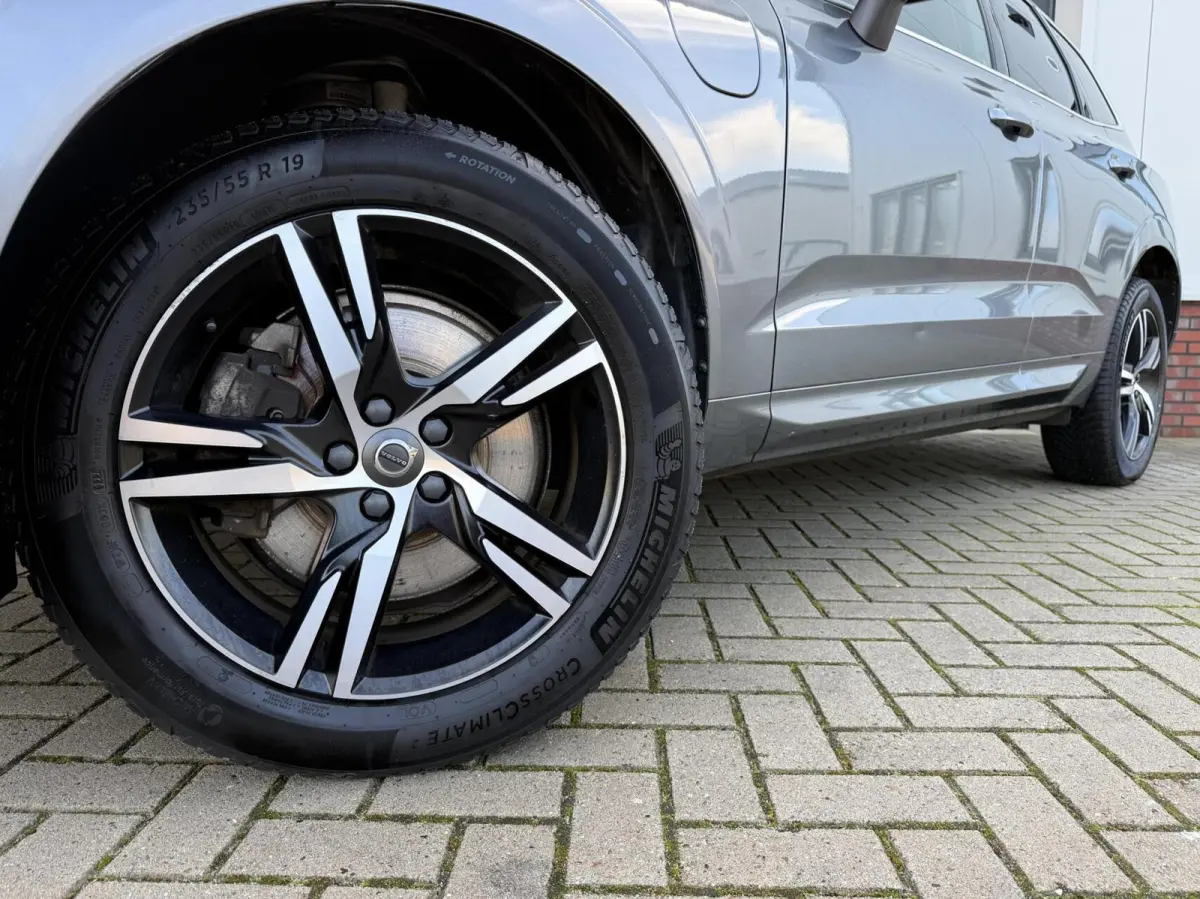 2.0 T8 Twin Engine AWD R-Design | Lucht Vering | Full LED | Alcantara/Leder | 360 Camera | Panorama | Trekhaak | CarPlay | Adaptive Cruise