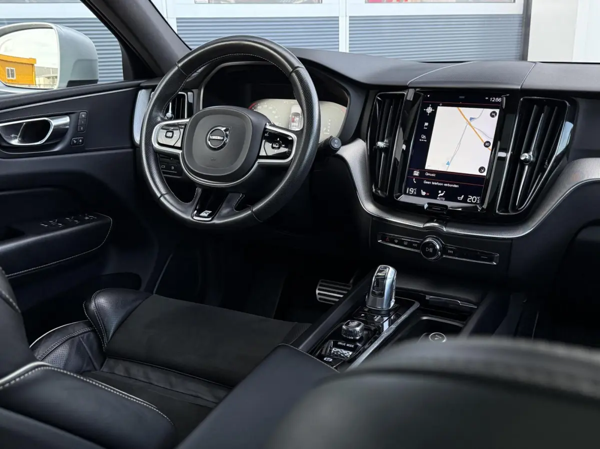 2.0 T8 Twin Engine AWD R-Design | Lucht Vering | Full LED | Alcantara/Leder | 360 Camera | Panorama | Trekhaak | CarPlay | Adaptive Cruise