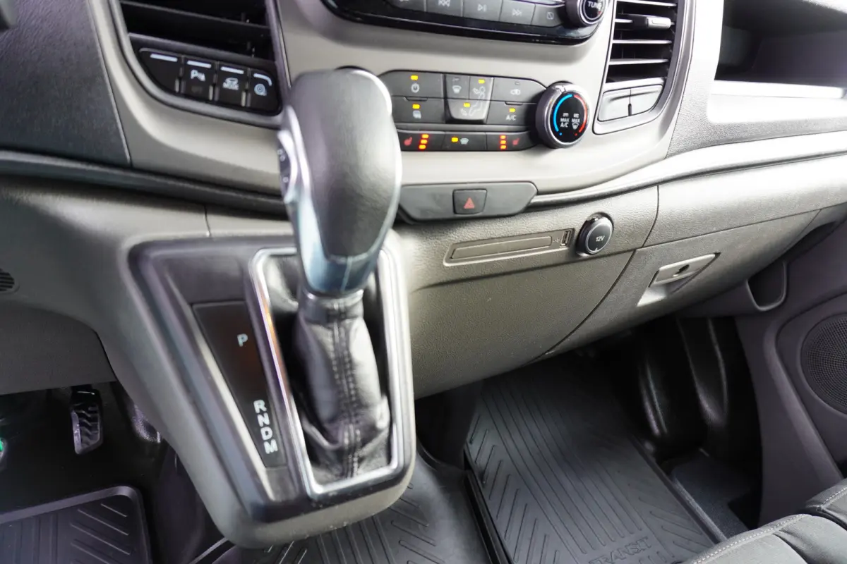 131pk Automaat L1 2x Schuifdeur Apple Carplay Trekhaak Camera Cruise control Parkersensoren