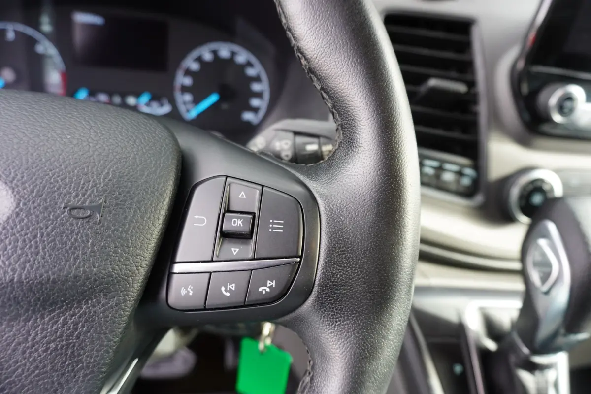 131pk Automaat L1 2x Schuifdeur Apple Carplay Trekhaak Camera Cruise control Parkersensoren