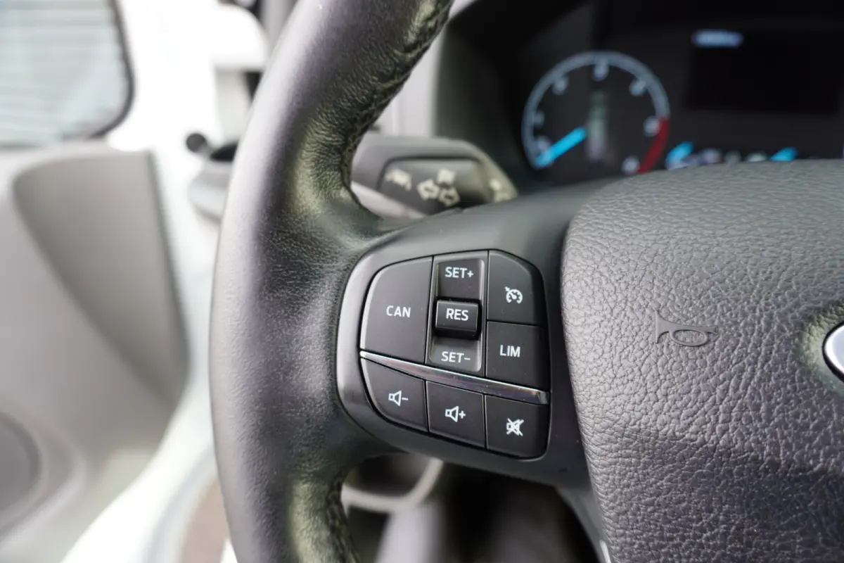 131pk Automaat L1 2x Schuifdeur Apple Carplay Trekhaak Camera Cruise control Parkersensoren