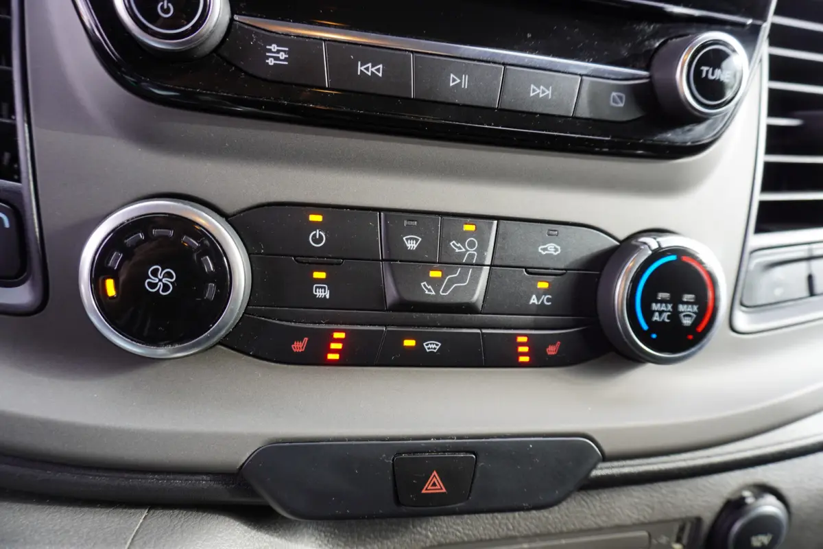 131pk Automaat L1 2x Schuifdeur Apple Carplay Trekhaak Camera Cruise control Parkersensoren