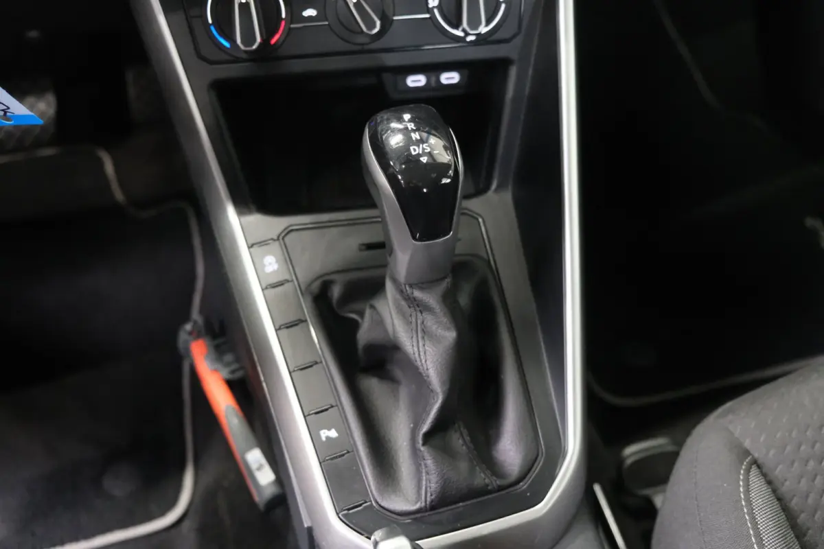 1.0 TSI Life Automaat - N.A.P. Airco, Cruise, Navi, PDC, Carplay, Virtueel display.