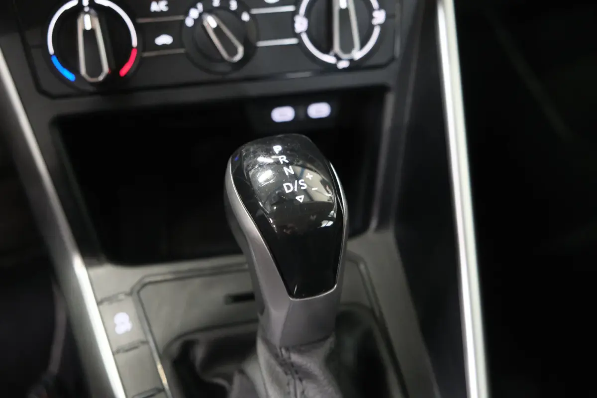 1.0 TSI Life Automaat - N.A.P. Airco, Cruise, Navi, PDC, Carplay, Virtueel display.