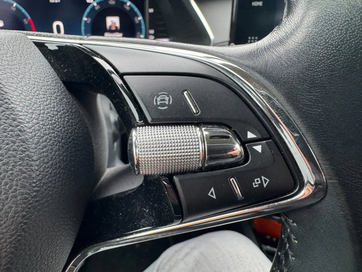 1.0 TSI Business Edition TREKHAAK CARPLAY ANDROID DIGITAAL DASHBOARD