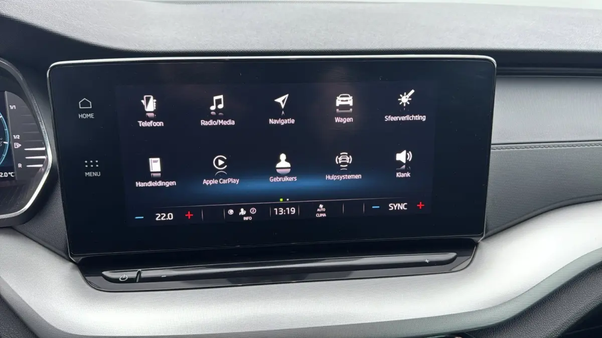 1.0 TSI Business Edition TREKHAAK CARPLAY ANDROID DIGITAAL DASHBOARD