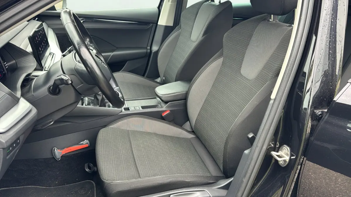 1.0 TSI Business Edition TREKHAAK CARPLAY ANDROID DIGITAAL DASHBOARD