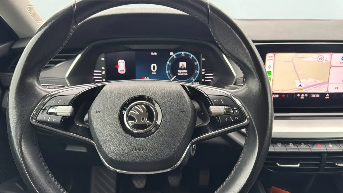 1.0 TSI Business Edition TREKHAAK CARPLAY ANDROID DIGITAAL DASHBOARD