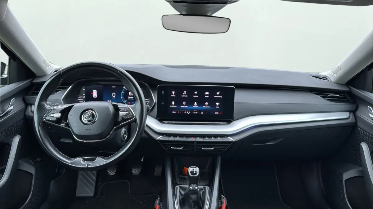 1.0 TSI Business Edition TREKHAAK CARPLAY ANDROID DIGITAAL DASHBOARD