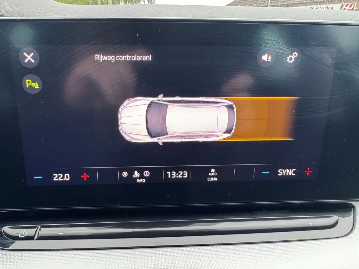 1.0 TSI Business Edition TREKHAAK CARPLAY ANDROID DIGITAAL DASHBOARD