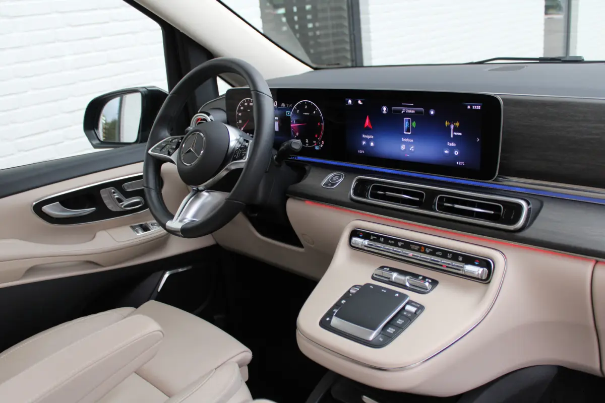 300d / AMG / 4-Matic / Luchtv / Panorama / Elec Stoel / 7-pers / Burmester / Vol Opties / NIEUWSTAAT