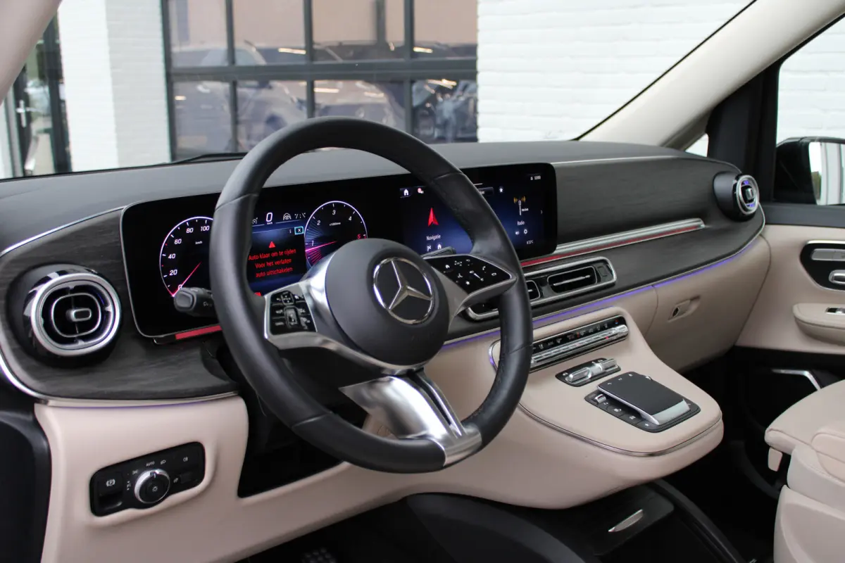 300d / AMG / 4-Matic / Luchtv / Panorama / Elec Stoel / 7-pers / Burmester / Vol Opties / NIEUWSTAAT