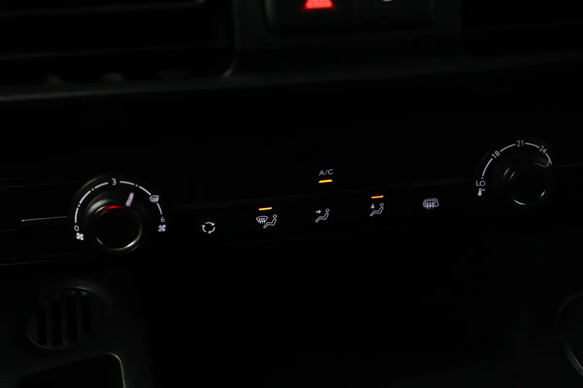 1.5 BlueHDi 100 S&S L1 | Achteruitrijcamera | Airco | Apple Carplay/Android Auto|telefoonintegratie premium