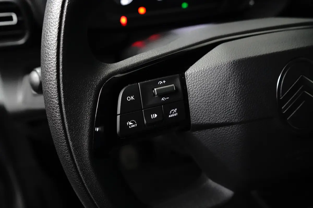 1.5 BlueHDi 100 S&S L1 | Achteruitrijcamera | Airco | Apple Carplay/Android Auto|telefoonintegratie premium