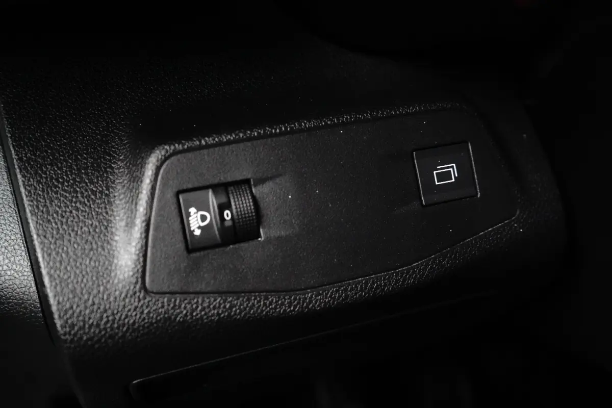1.5 BlueHDi 100 S&S L1 | Achteruitrijcamera | Airco | Apple Carplay/Android Auto|telefoonintegratie premium