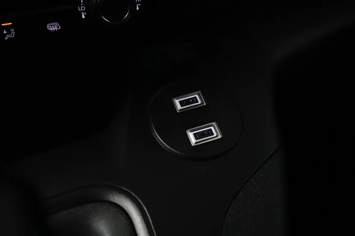 1.5 BlueHDi 100 S&S L1 | Achteruitrijcamera | Airco | Apple Carplay/Android Auto|telefoonintegratie premium