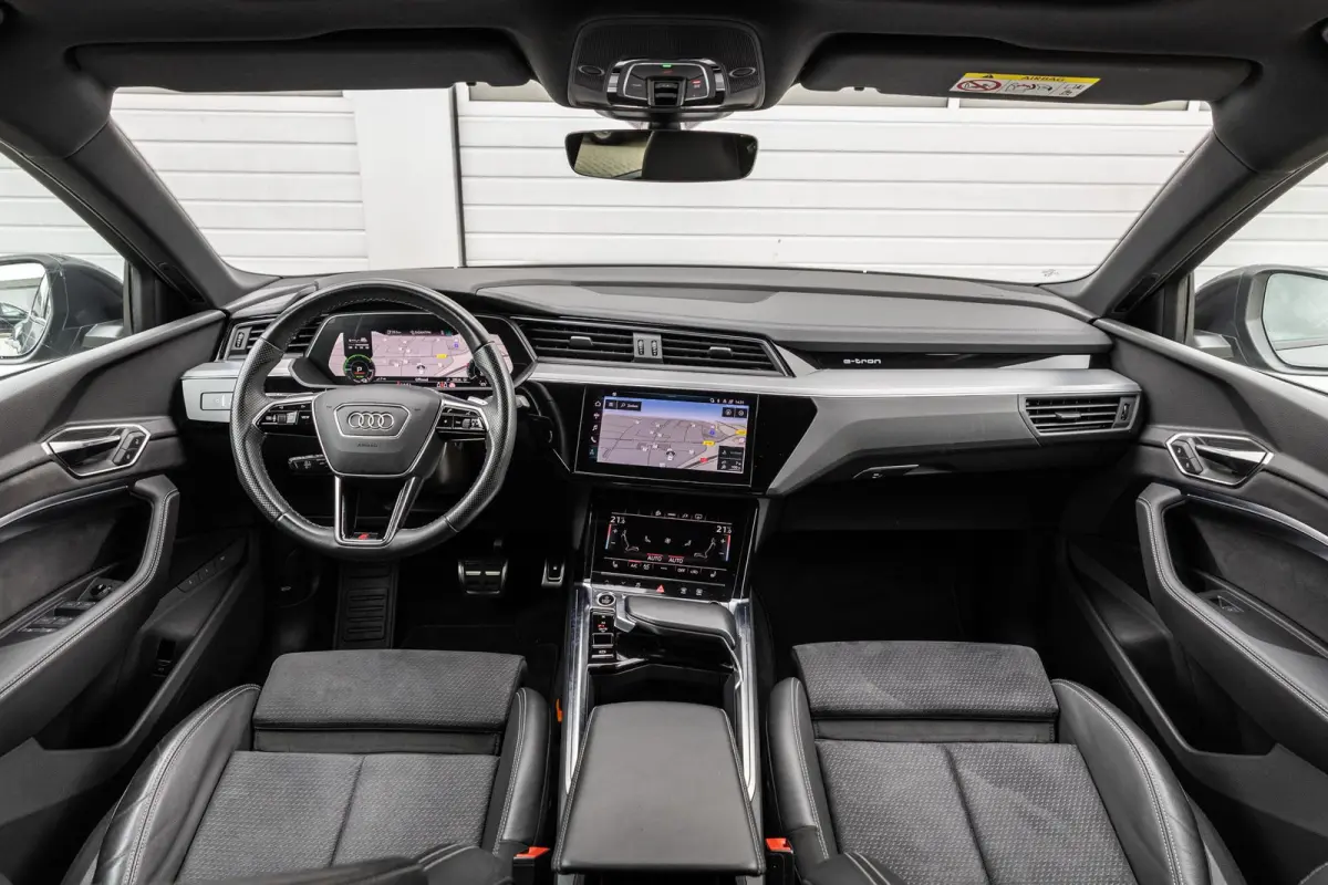 50 340pk quattro S edition 95 kWh | Panoramadak | Achteruitrijcamera | Luchtvering
