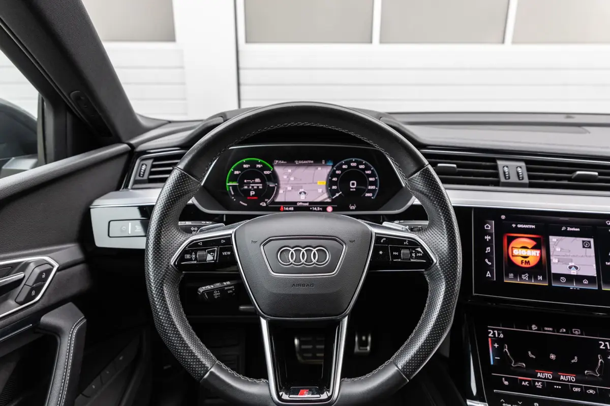 50 340pk quattro S edition 95 kWh | Panoramadak | Achteruitrijcamera | Luchtvering
