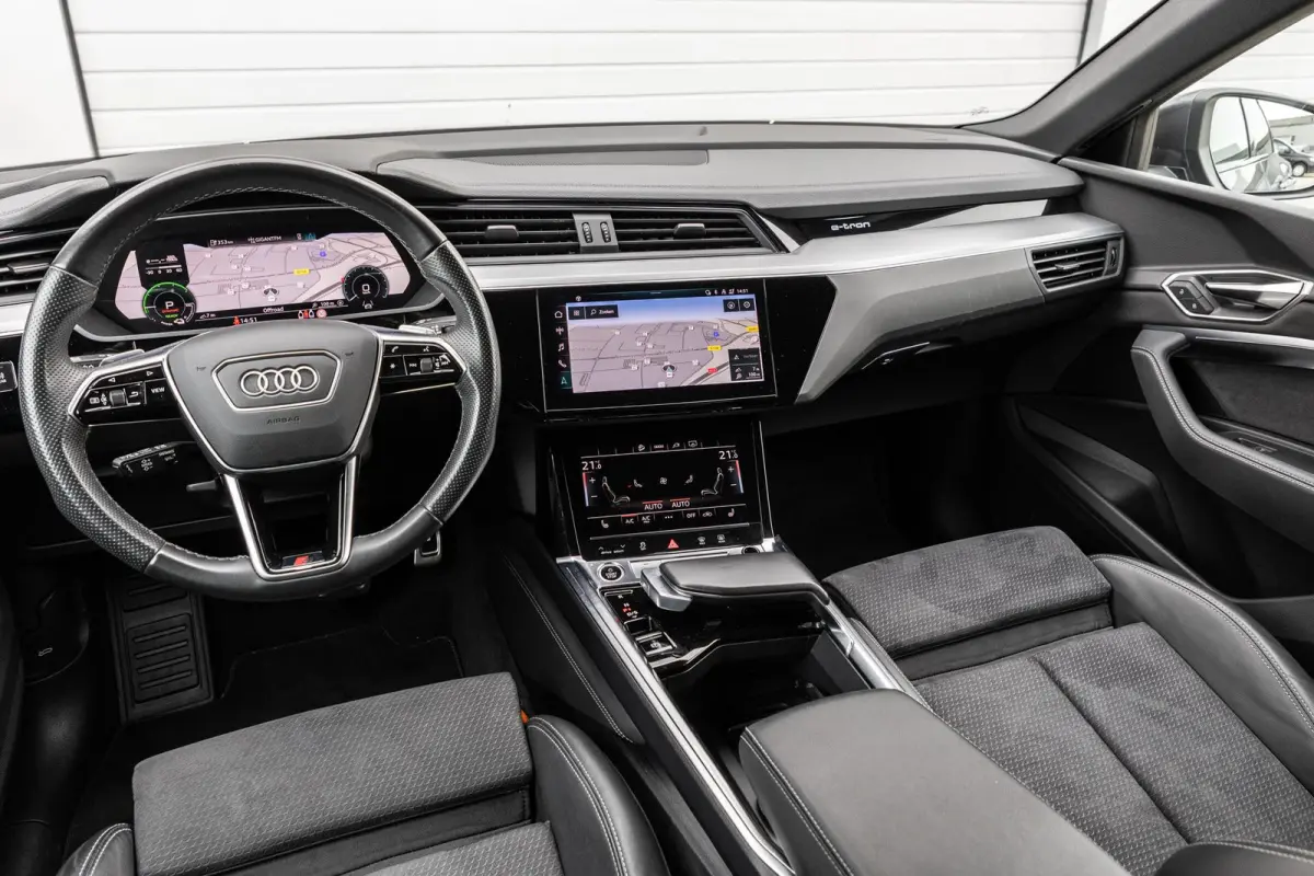 50 340pk quattro S edition 95 kWh | Panoramadak | Achteruitrijcamera | Luchtvering