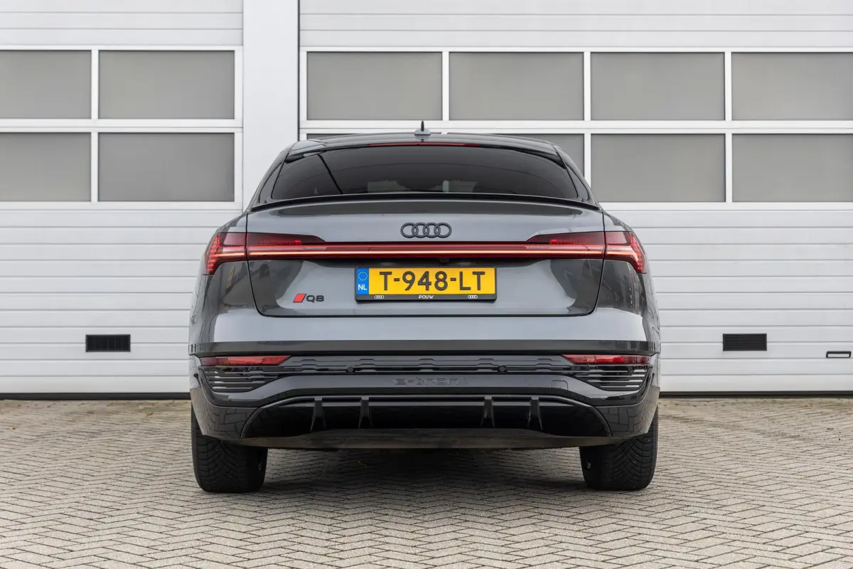 50 340pk quattro S edition 95 kWh | Panoramadak | Achteruitrijcamera | Luchtvering