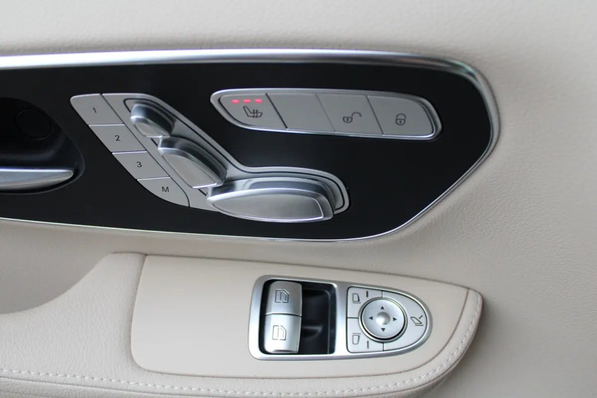 300d / AMG / DC / 4-Matic / Luchtv / Panorama / Elec Stoel / Burmester / Vol Opties / NIEUWSTAAT