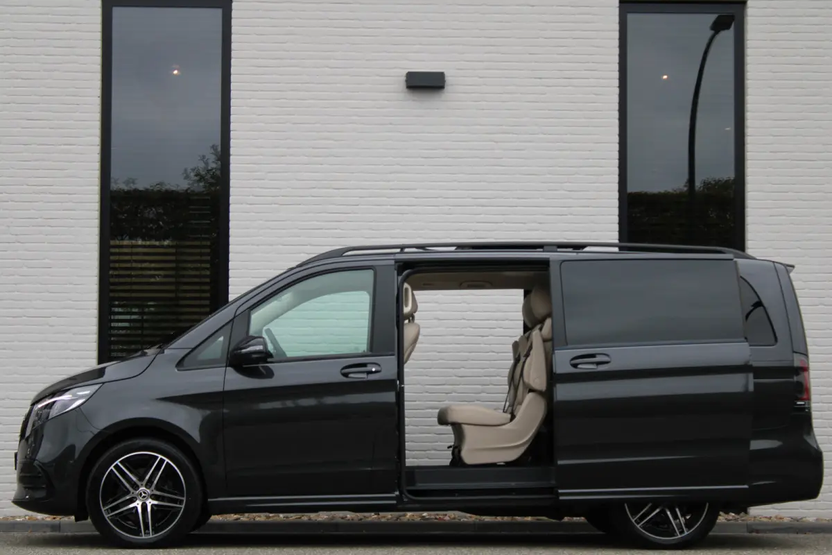 300d / AMG / DC / 4-Matic / Luchtv / Panorama / Elec Stoel / Burmester / Vol Opties / NIEUWSTAAT