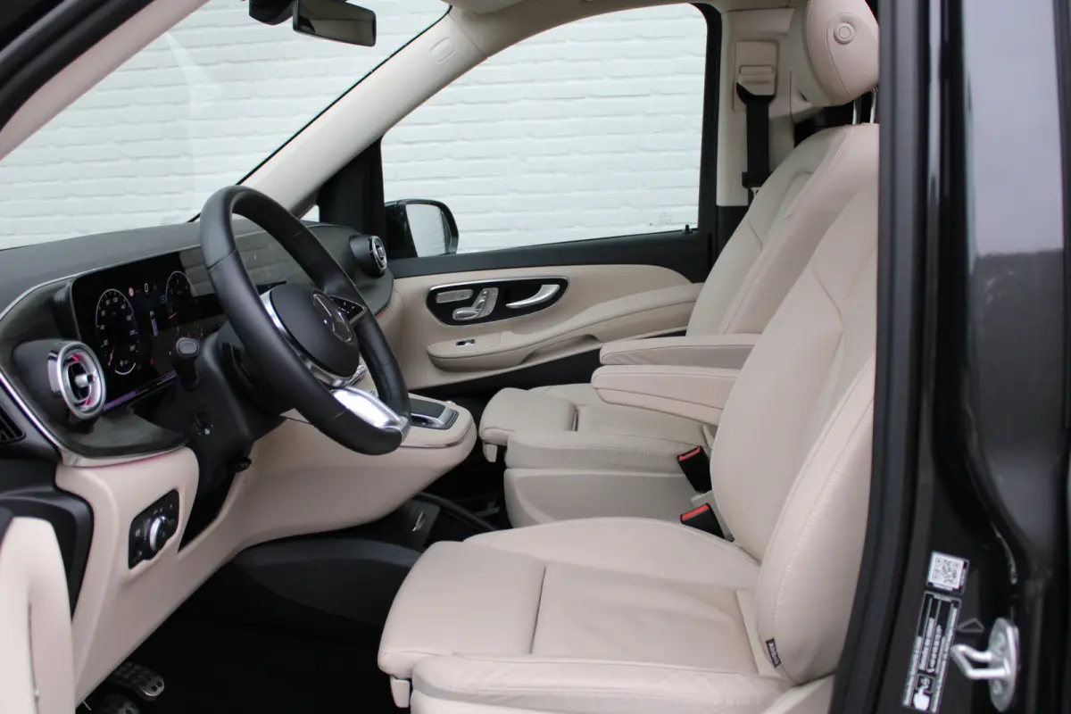 300d / AMG / DC / 4-Matic / Luchtv / Panorama / Elec Stoel / Burmester / Vol Opties / NIEUWSTAAT