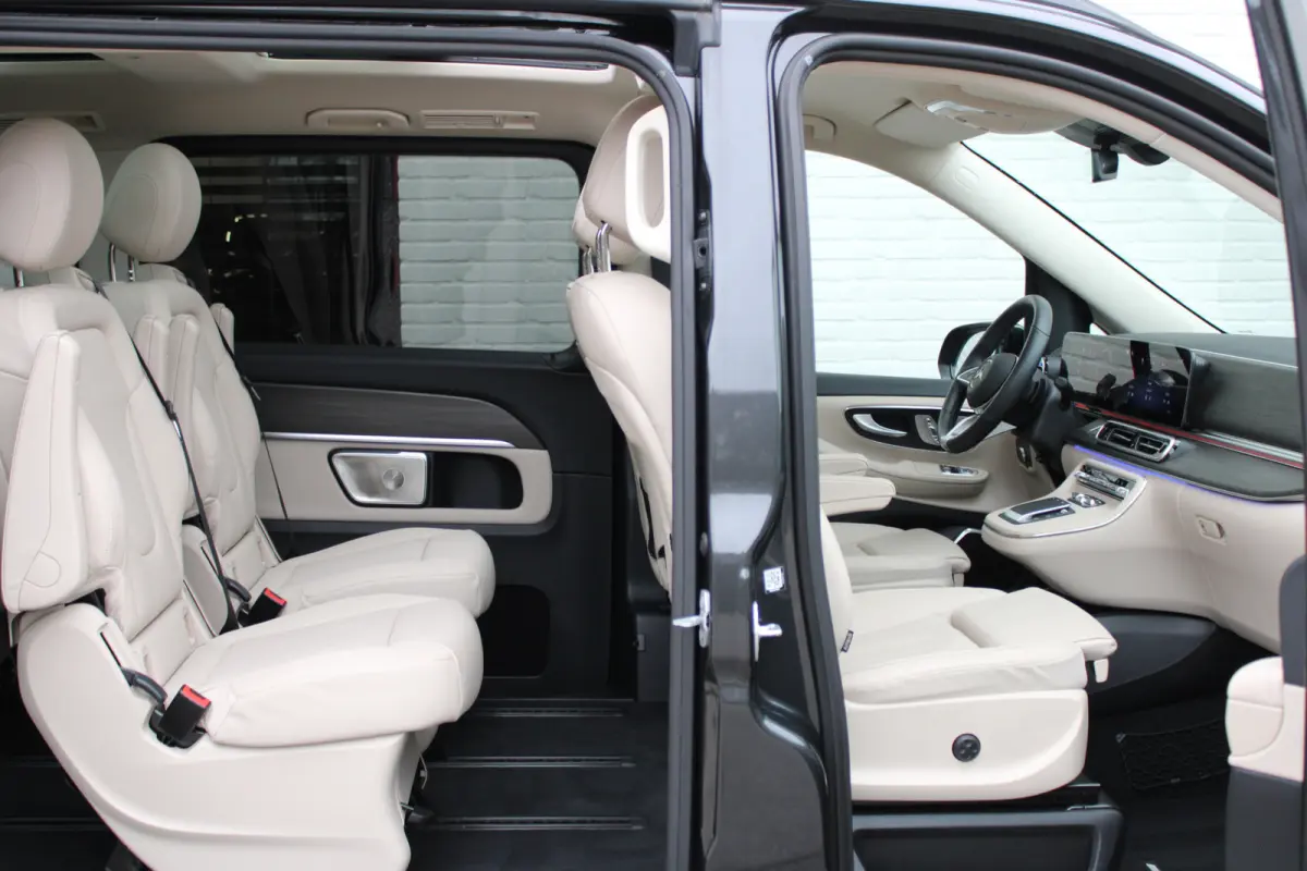 300d / AMG / DC / 4-Matic / Luchtv / Panorama / Elec Stoel / Burmester / Vol Opties / NIEUWSTAAT