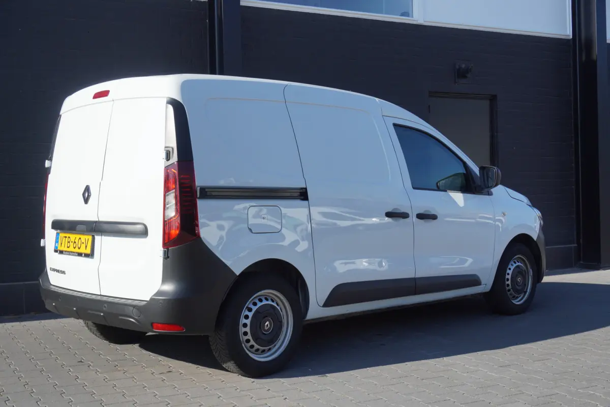 1.5 dCi EURO 6 - Airco - Cruise - PDC - €12.499,- Excl.
