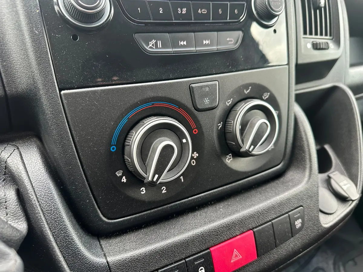 2.2D 140 L3H2 Edition > 140pk/Cruise control/Bluetooth