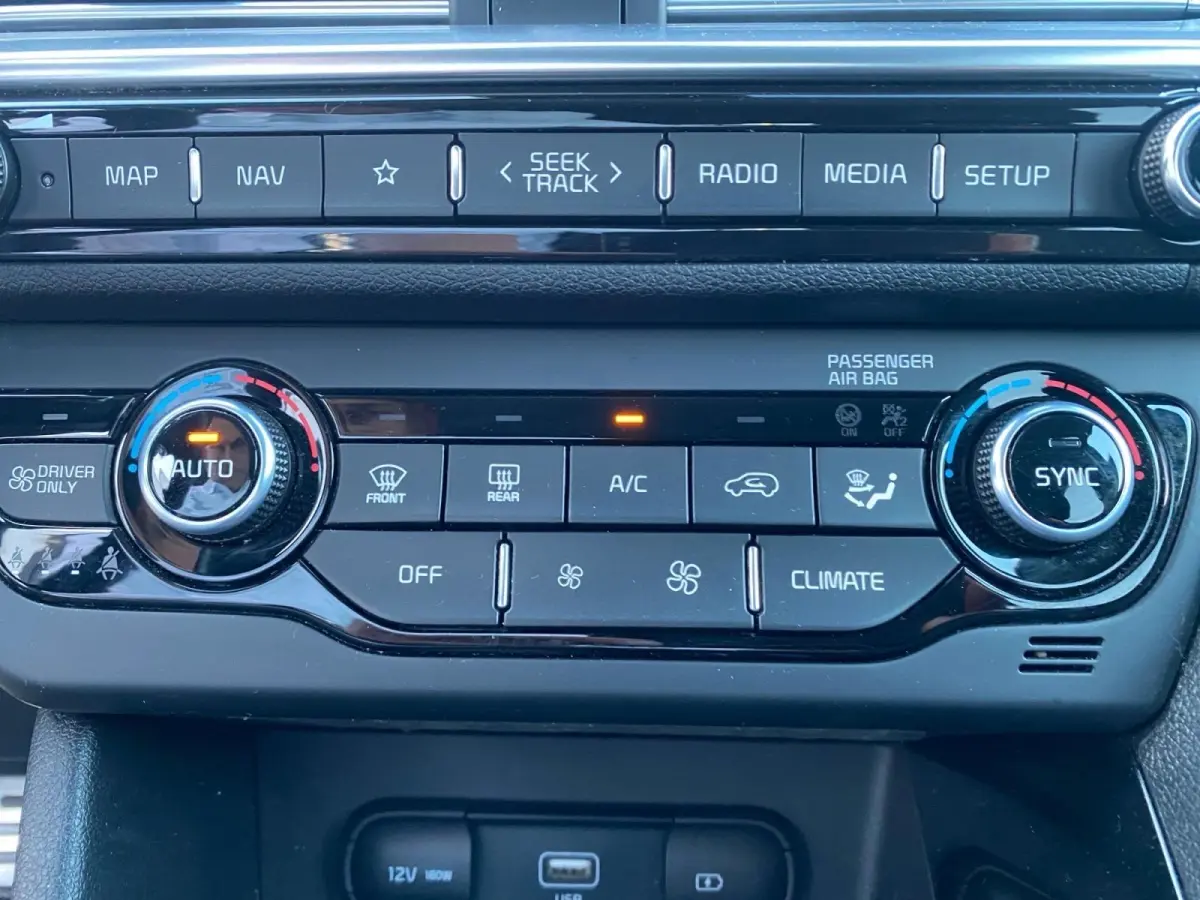1.6 GDi PHEV DynamicPlusLine | Climate control | Leder | Stoel,- en stuurverwarming | Keyless | Navigatie | Dodehoek detectie | 16 inch LM-velgen | Parkeercamera |