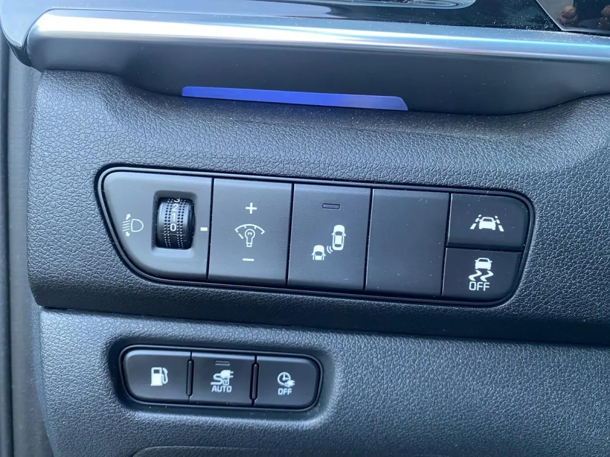 1.6 GDi PHEV DynamicPlusLine | Climate control | Leder | Stoel,- en stuurverwarming | Keyless | Navigatie | Dodehoek detectie | 16 inch LM-velgen | Parkeercamera |