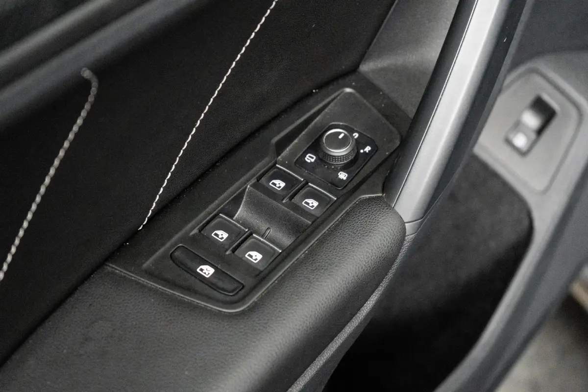 1.4 eHybrid 245 pk R-Line Business 6-DSG | Panoramadak | Rondomzicht camera | Cruise control adaptief |