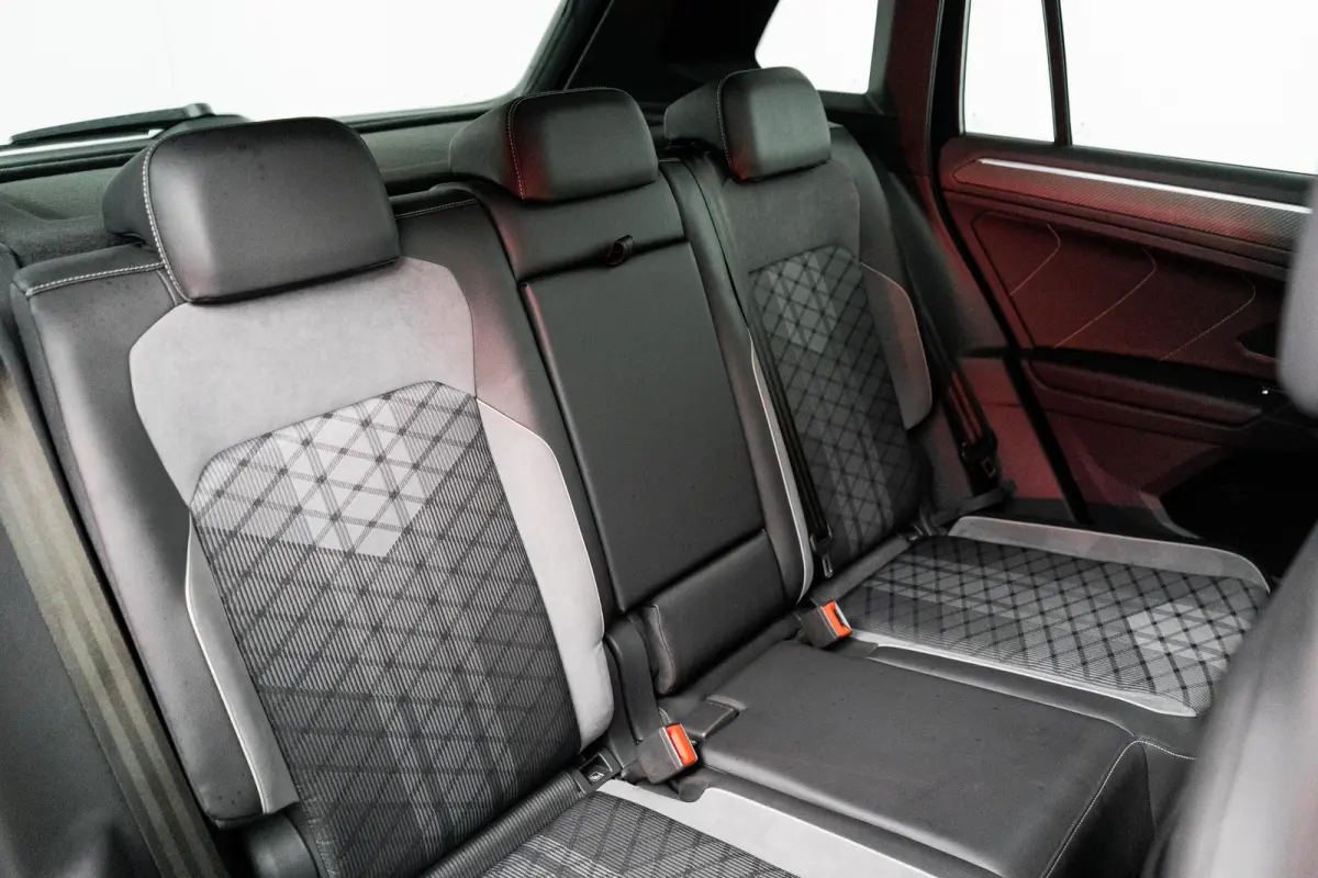 1.4 eHybrid 245 pk R-Line Business 6-DSG | Panoramadak | Rondomzicht camera | Cruise control adaptief |