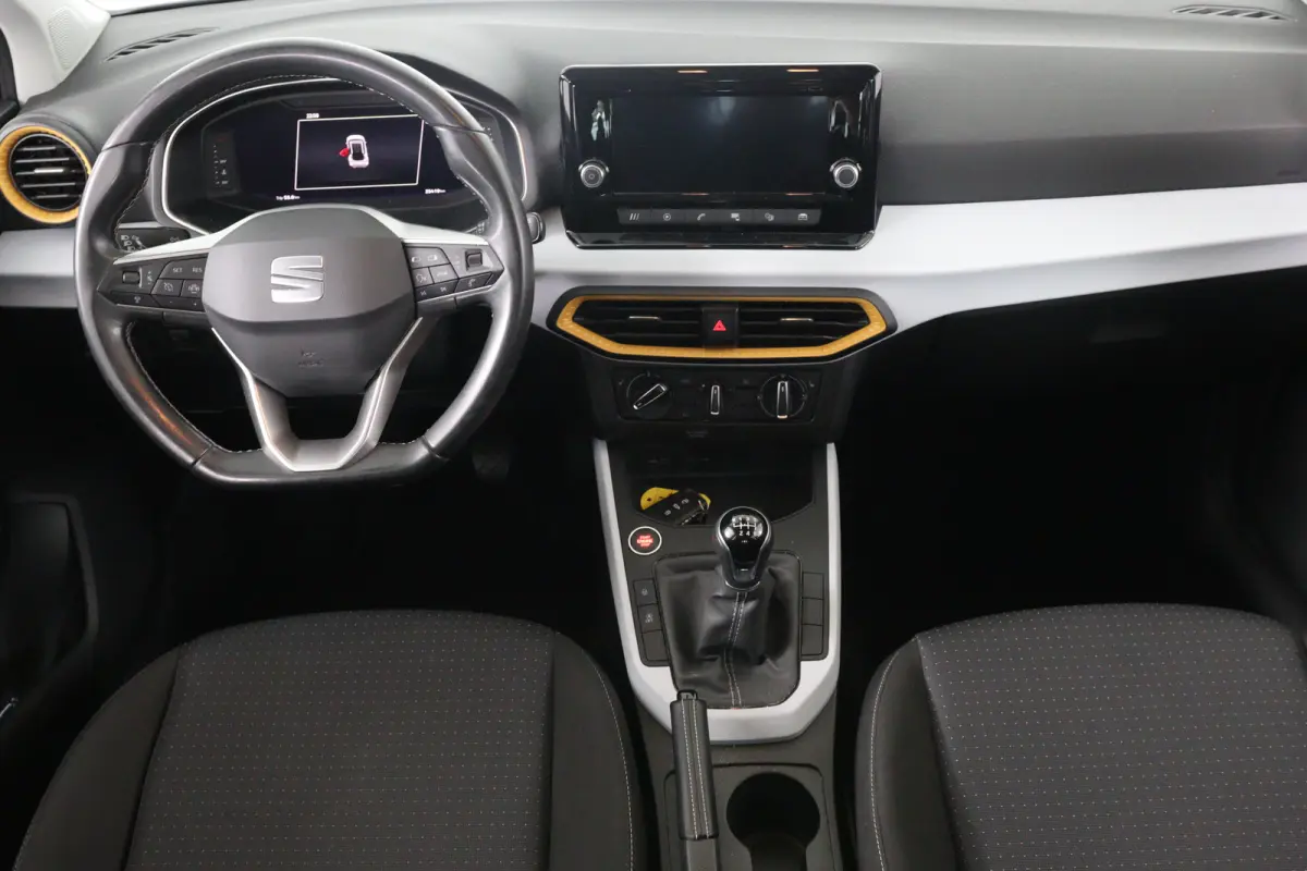 1.0 TSI Style | Stoelverwarming | Airco | Navi By App | Virtual | Parkeersensoren | Keyless | Cruise | Lichtmetalen Velgen