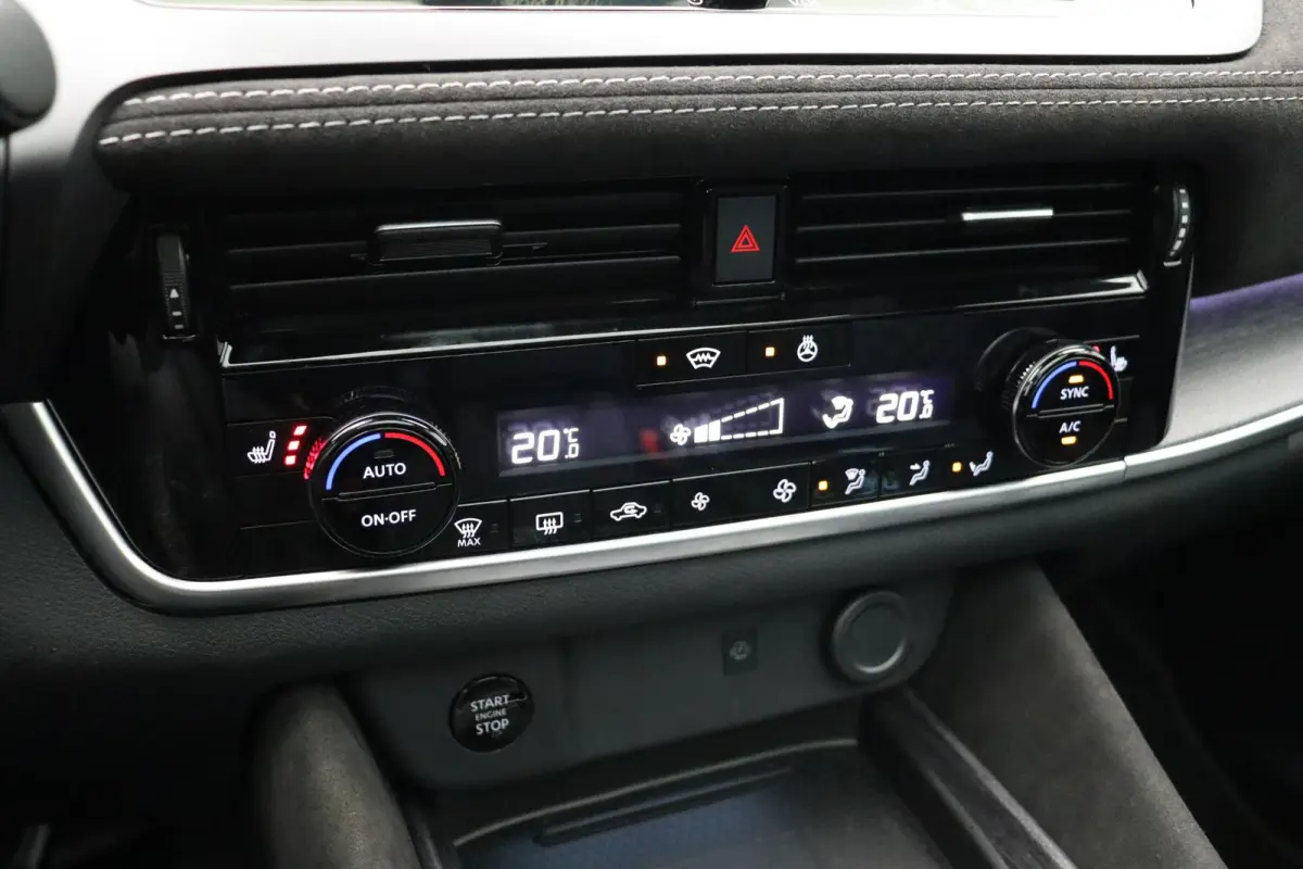 158pk MHEV Xtronic Tekna Plus | Trekgewicht 1800KG | Panoramadak | Lederen bekleding | Bose | Head-up display | 360 camera | Stoelverwarming | Elektrische stoelen |