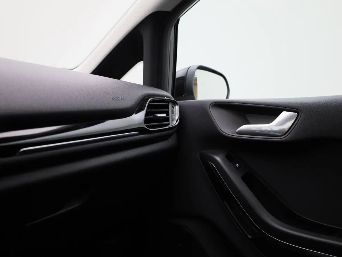 1.0 EcoBoost Hybrid Titanium | AUTOMAAT! | Cruise Control | Airco | Draadloos Opladen | Navigatie | Parkeersensoren Achter