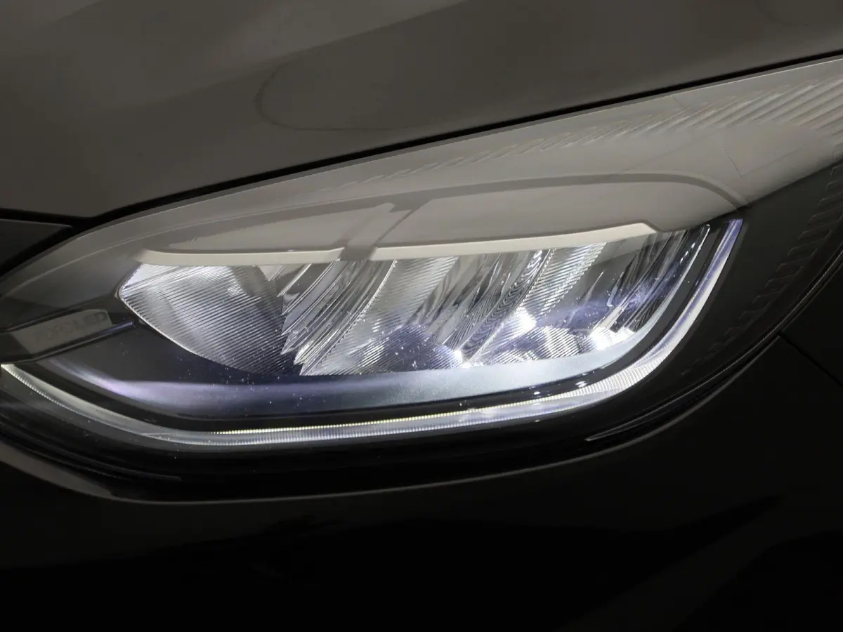 1.0 EcoBoost Hybrid Titanium | AUTOMAAT! | Cruise Control | Airco | Draadloos Opladen | Navigatie | Parkeersensoren Achter