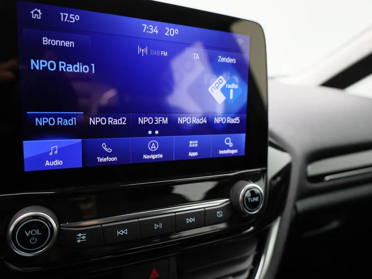 1.0 EcoBoost Hybrid Titanium | AUTOMAAT! | Cruise Control | Airco | Draadloos Opladen | Navigatie | Parkeersensoren Achter