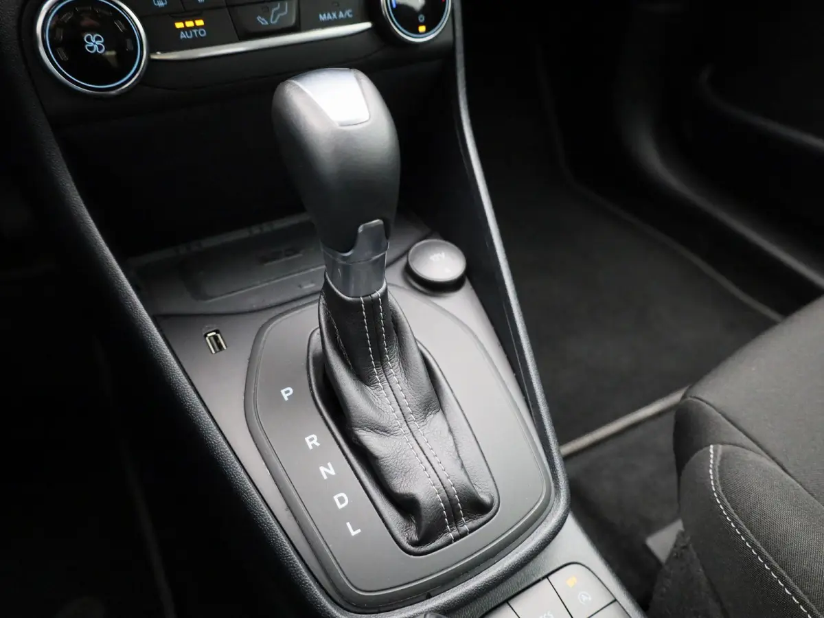 1.0 EcoBoost Hybrid Titanium | AUTOMAAT! | Cruise Control | Airco | Draadloos Opladen | Navigatie | Parkeersensoren Achter
